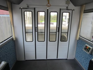 Front and rear folding door structure